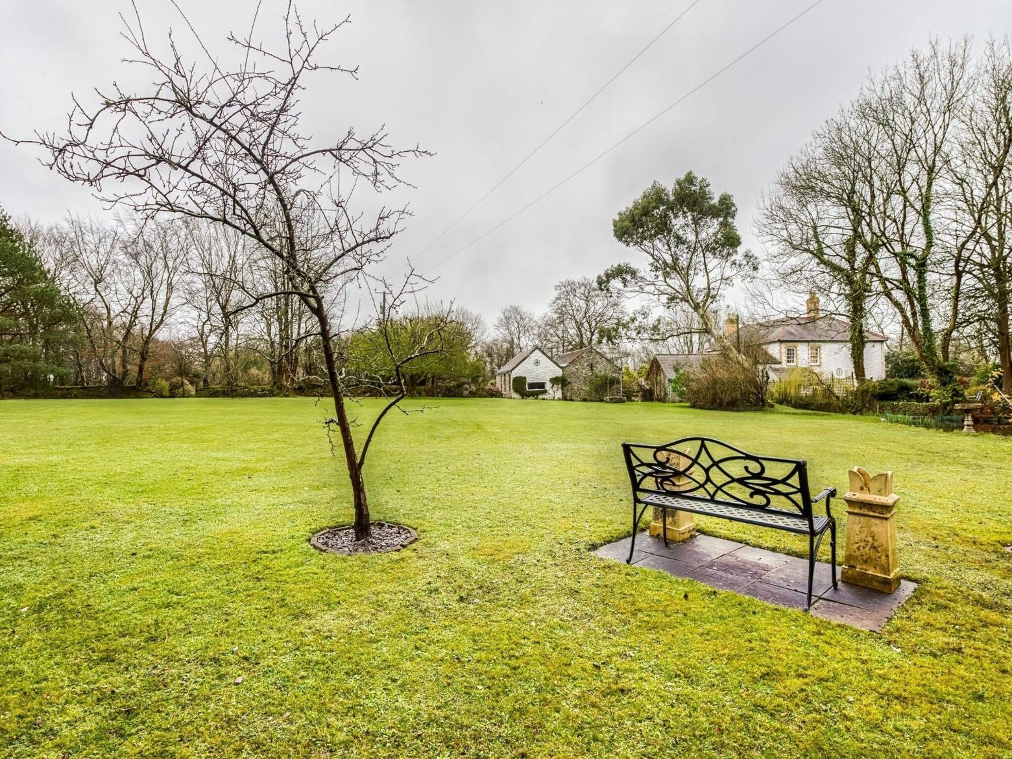 Secluded Holiday Home In Ceredigion With Garden Pennant  Bagian luar foto