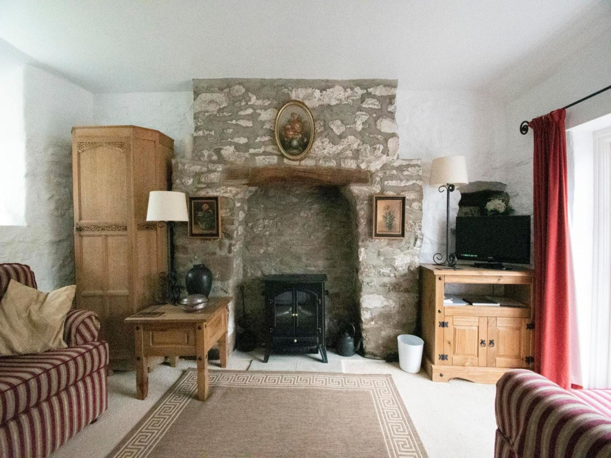 Secluded Holiday Home In Ceredigion With Garden Pennant  Bagian luar foto