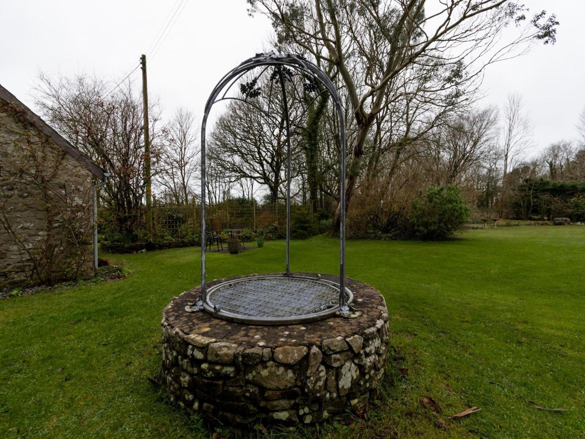 Secluded Holiday Home In Ceredigion With Garden Pennant  Bagian luar foto