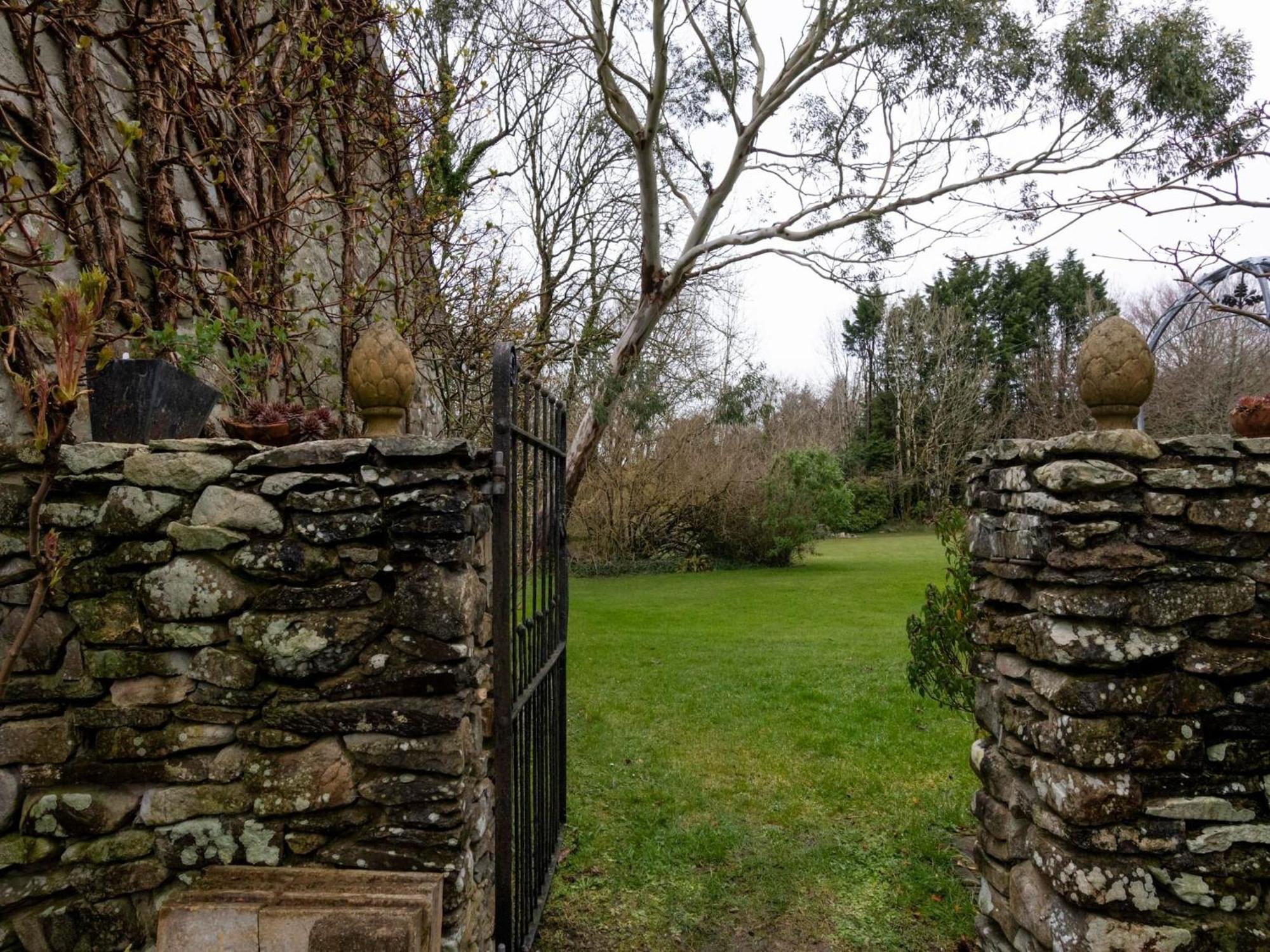 Secluded Holiday Home In Ceredigion With Garden Pennant  Bagian luar foto